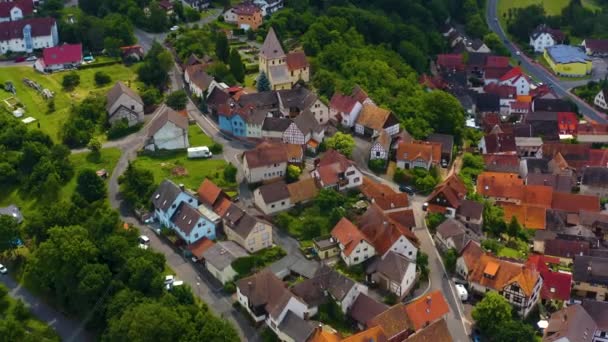 Vue aérienne du village Urphar en Allemagne. Le jour au printemps