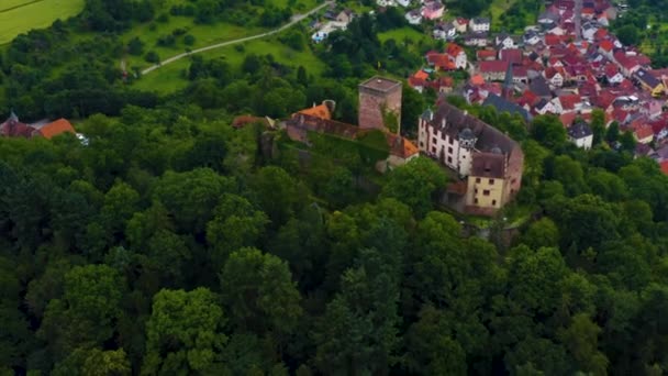 德国甘柏堡的村庄和城堡的空中景观 春天的一个下午 — 图库视频影像