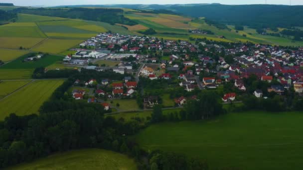 ドイツのヴェルバッハ村の空中 春の午後遅く — ストック動画