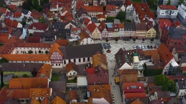 ドイツのタウベルビショフスハイムの旧市街の空中 春の午後遅く — ストック動画