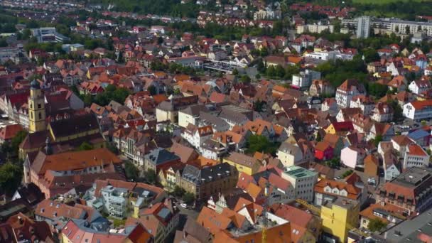 市内の旧市街からの空中ビュー悪いMergentheim 春の晴れた朝に — ストック動画