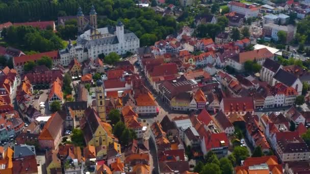 Luftaufnahme Von Der Altstadt Der Stadt Bad Mergentheim Einem Sonnigen — Stockvideo