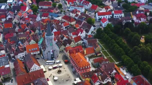 Widok Lotu Ptaka Wieś Pałac Weikersheim Niemczech Pochmurny Dzień Wiosną — Wideo stockowe