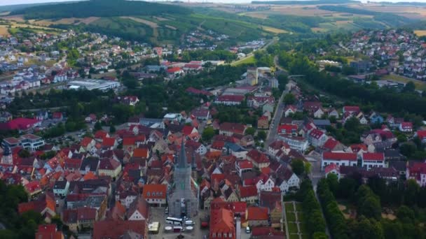 Almanya Daki Weikersheim Sarayı Köyün Havadan Görünüşü Baharın Bulutlu Bir — Stok video