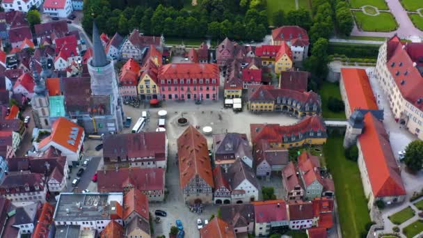 Flygfoto Över Byn Och Slottet Weikersheim Tyskland Molnig Dag Våren — Stockvideo