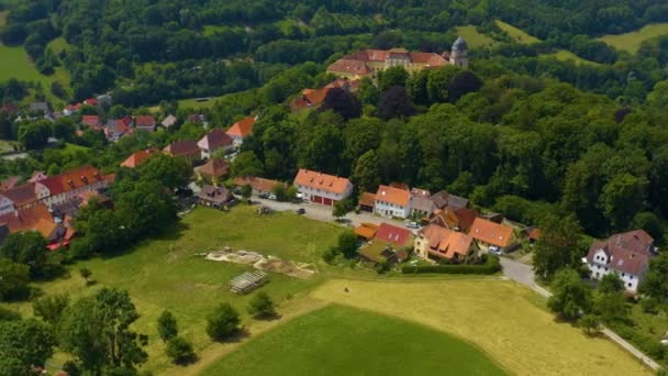 Vista Aérea Del Pueblo Palacio Schloss Bartenstein Alemania Día Soleado — Vídeo de stock