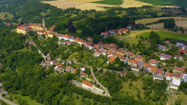 Vista Aérea Del Pueblo Palacio Schloss Bartenstein Alemania Día Soleado — Vídeos de Stock