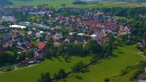 Luftaufnahme Des Dorfes Bühlertann Deutschland Einem Sonnigen Frühlingstag — Stockvideo