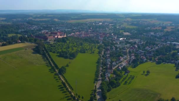 Luchtfoto Rond Stad Ellwangen Duitsland Een Zonnige Dag Het Voorjaar — Stockvideo