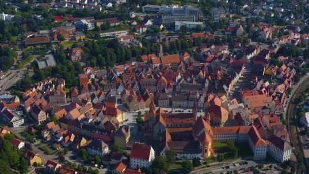 春天阳光灿烂的一天 德国埃尔旺根市周围的空中风景 — 图库视频影像