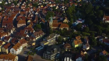 Baharın güneşli bir gününde Murrhardt 'ın Almanya' daki hava manzarası.