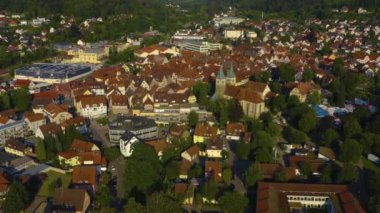 Baharın güneşli bir gününde Murrhardt 'ın Almanya' daki hava manzarası.