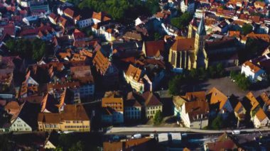 Esslingen, Almanya 'da şehrin eski kısmının havası. Güneşli bir bahar sabahında