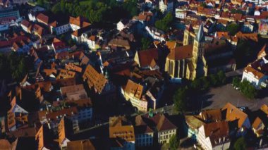 Esslingen, Almanya 'da şehrin eski kısmının havası. Güneşli bir bahar sabahında
