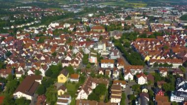 Almanya 'daki Kirchheim unter Teck şehrinin havacılığı. Güneşli bir bahar sabahında.