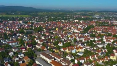 Almanya 'daki Kirchheim unter Teck şehrinin havacılığı. Güneşli bir bahar sabahında.