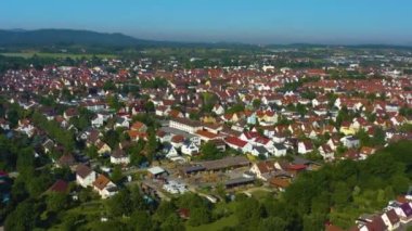 Almanya 'daki Kirchheim unter Teck şehrinin havacılığı. Güneşli bir bahar sabahında.