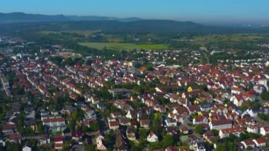 Almanya 'daki Kirchheim unter Teck şehrinin havacılığı. Güneşli bir bahar sabahında.