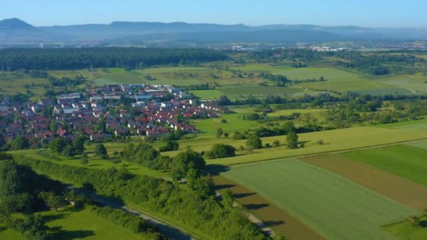 Lotnisko Hochdorfie Niemczech Kamera Pozostaje Nad Polami Rolniczymi Wioską Tle — Wideo stockowe