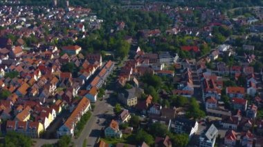 Almanya 'daki Kirchheim unter Teck şehrinin havacılığı. Güneşli bir bahar sabahında.