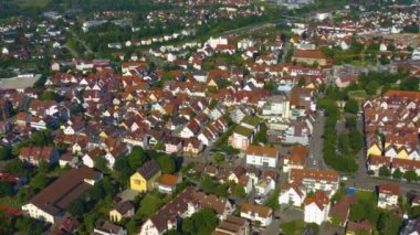 Almanya 'daki Kirchheim unter Teck şehrinin havacılığı. Güneşli bir bahar sabahında.