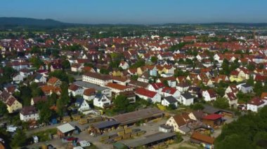 Almanya 'daki Kirchheim unter Teck şehrinin havacılığı. Güneşli bir bahar sabahında.