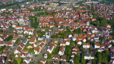 Almanya 'daki Kirchheim unter Teck şehrinin havacılığı. Güneşli bir bahar sabahında.