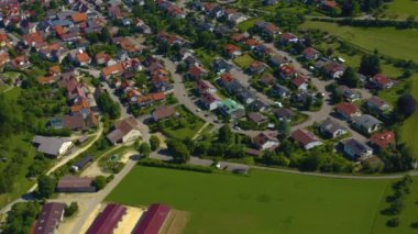 Almanya 'daki Neidlingen köyünün havadan görüntüsü. 