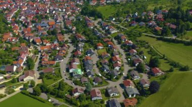 Almanya 'daki Neidlingen köyünün havadan görüntüsü. 
