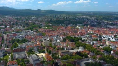 Almanya 'daki Reutlingen şehrinin hava görüntüsü. Baharın güneşli bir gününde