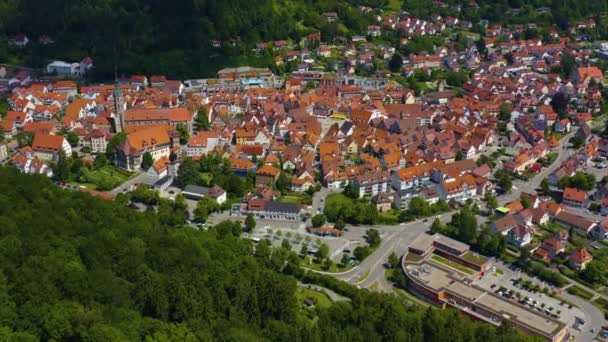 Luftaufnahme Der Altstadt Von Bad Urach Deutschland Einem Sonnigen Frühlingstag — Stockvideo