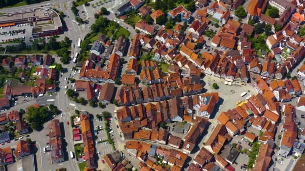 Luftaufnahme Der Altstadt Von Bad Urach Deutschland Einem Sonnigen Frühlingstag — Stockvideo