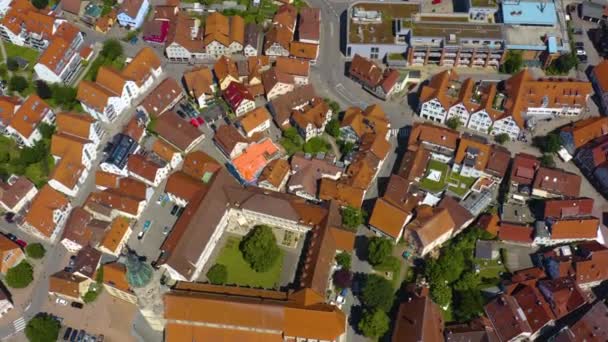 Vista Aérea Parte Antiga Cidade Bad Urach Alemanha Num Dia — Vídeo de Stock