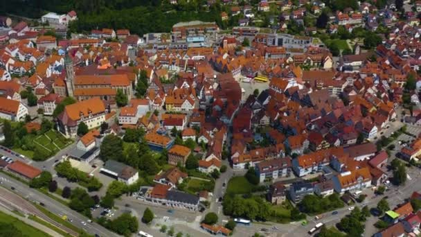 Vista Aérea Parte Antigua Ciudad Bad Urach Alemania Día Soleado — Vídeos de Stock