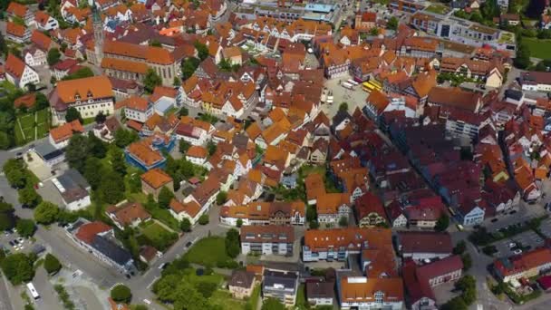 Vista Aérea Parte Antiga Cidade Bad Urach Alemanha Num Dia — Vídeo de Stock