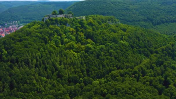 Luftaufnahme Der Burg Hohenurach Deutschland Und Die Stadt Bad Urach — Stockvideo