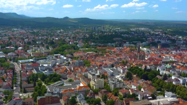 Almanya Daki Reutlingen Şehrinin Hava Görüntüsü Baharın Güneşli Bir Gününde — Stok video