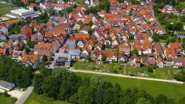 Almanya Daki Aichtal Köyünün Hava Görüntüsü Baharın Güneşli Bir Gününde — Stok video