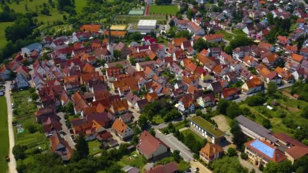 Almanya Daki Aichtal Köyünün Hava Görüntüsü Baharın Güneşli Bir Gününde — Stok video