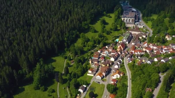 Légi Felvétel Zavelsteinről Bad Teinachról Egy Németországi Völgyben Egy Napsütéses — Stock videók
