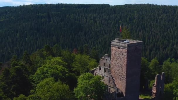 Aerial Näkymä Zavelstein Bad Teinach Alla Laaksossa Saksassa Aurinkoisena Keväänä — kuvapankkivideo