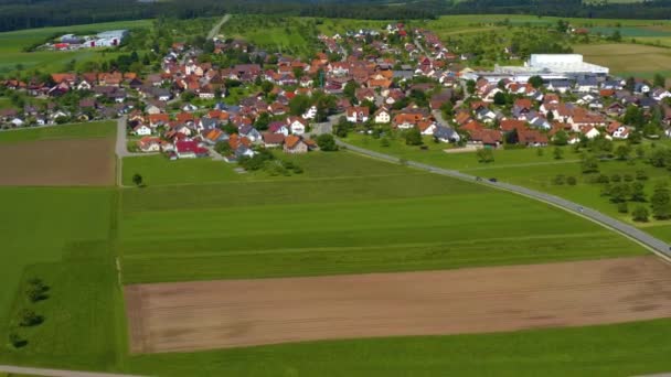 Légi Felvétel Oberhaugstettről Németországban Kamera Lassan Ráközelít Mezőkre Város Felé — Stock videók