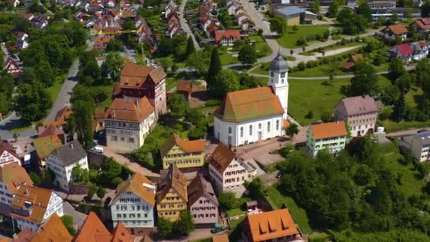 ドイツの都市Altenstegの旧市街の空中ビュー 春の晴れた日には — ストック動画