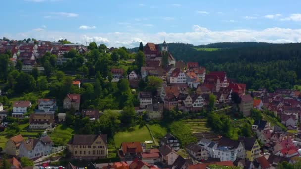 Aerial Näkymä Vanhan Kaupungin Altensteig Saksassa Aurinkoisena Päivänä Keväällä — kuvapankkivideo