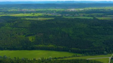 Kara Orman 'ın havadan görünüşü ve Almanya' da Duerrenmettstetten çevresindeki dosyalar. 