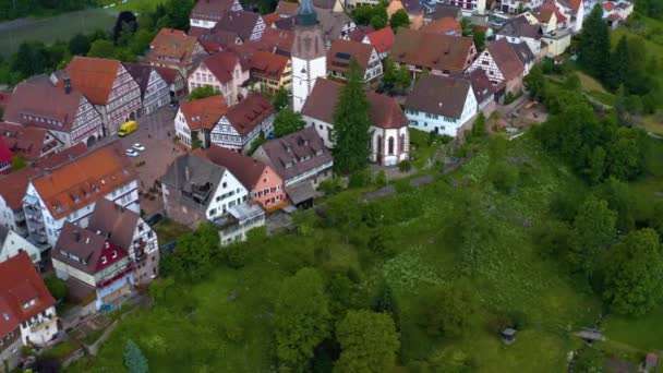 Luftaufnahme der Altstadt von Dornstetten in Deutschland. 