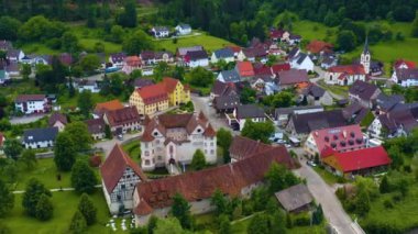 Almanya 'daki Wasserschloss (su kalesi) havadan görüntüsü