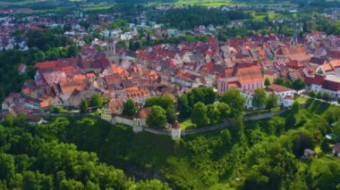 Almanya 'daki Rottweil şehrinin eski bölümünün havadan görüntüsü. 