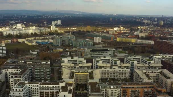 Sonbaharın Güneşli Bir Sabahında Frankfurt Şehir Merkezindeki Hava Manzarası — Stok video
