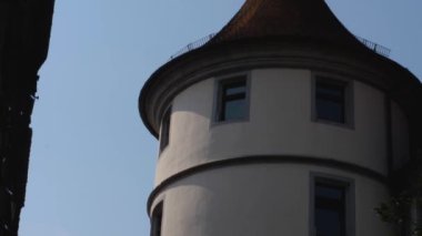 Yazın güneşli bir günde, sabahın erken saatlerinde eski Tbingen kasabası